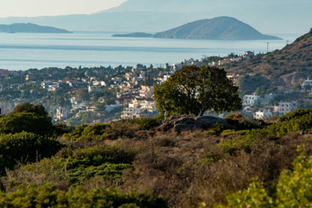 View from the valley of Eleonas, an uninhabited plateau on the island of Aegina, towards the north-west to the settlement of Vrochia (Βροχεία). In the background, the Saronic Gulf with the small uninhabited island of Ypsili (Υψηλή) or Psili (Ψηλή).