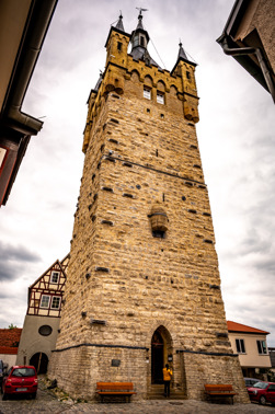 The blue tower is the landmark of Bad Wimpfen and is located in the centre of the old town next to the town hall.