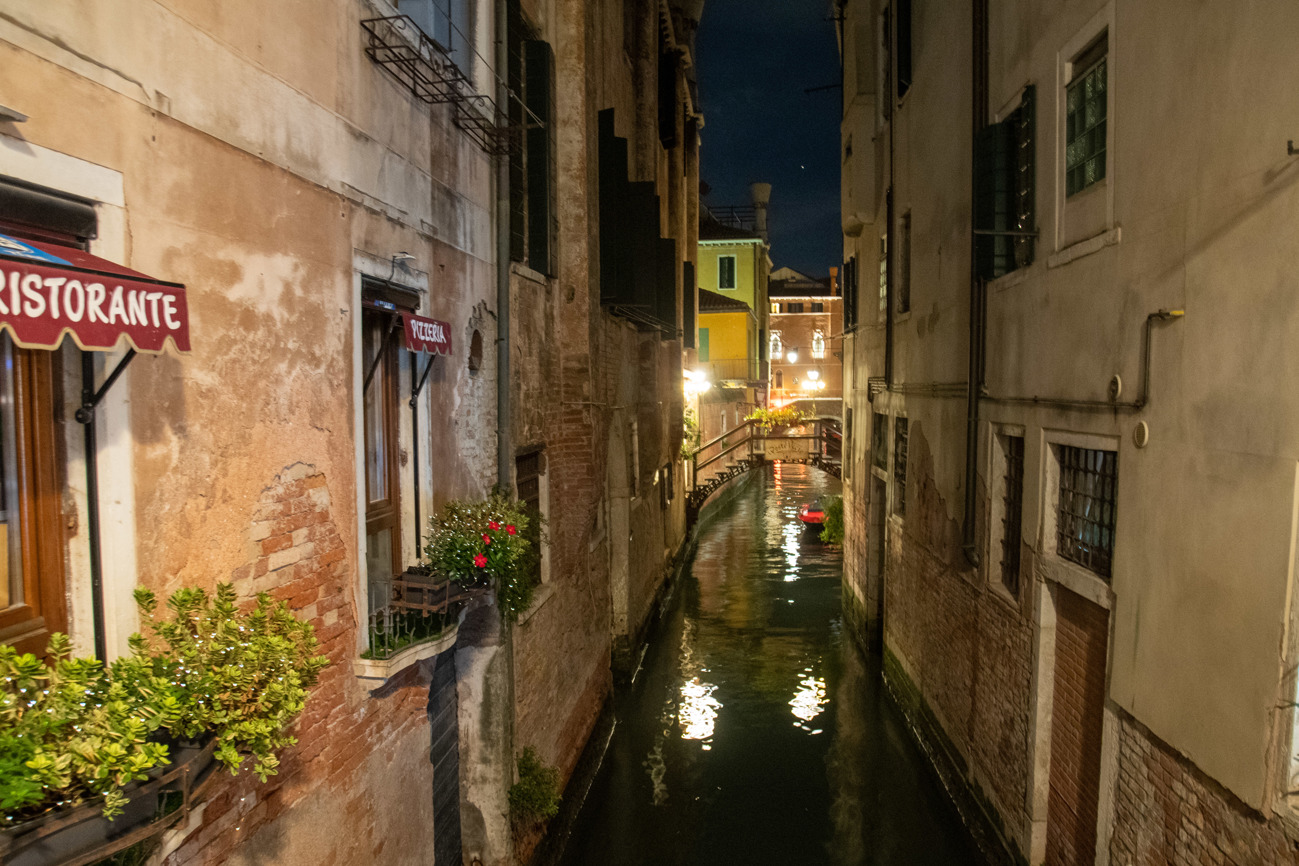 Bridge To Locanda Poste Vecie Hotel