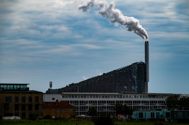 Amager Bakke power station (“Amager Hill”), or Copenhill. Taken from the footbridge to Reffen in Koppenhagen harbor.