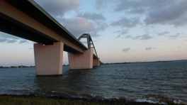 Late evening bike tour in the south of Fehmarn. The setting sun invites you to take pictures.
Photo stop: Under the Fehmarn Sound Bridge at sunset.