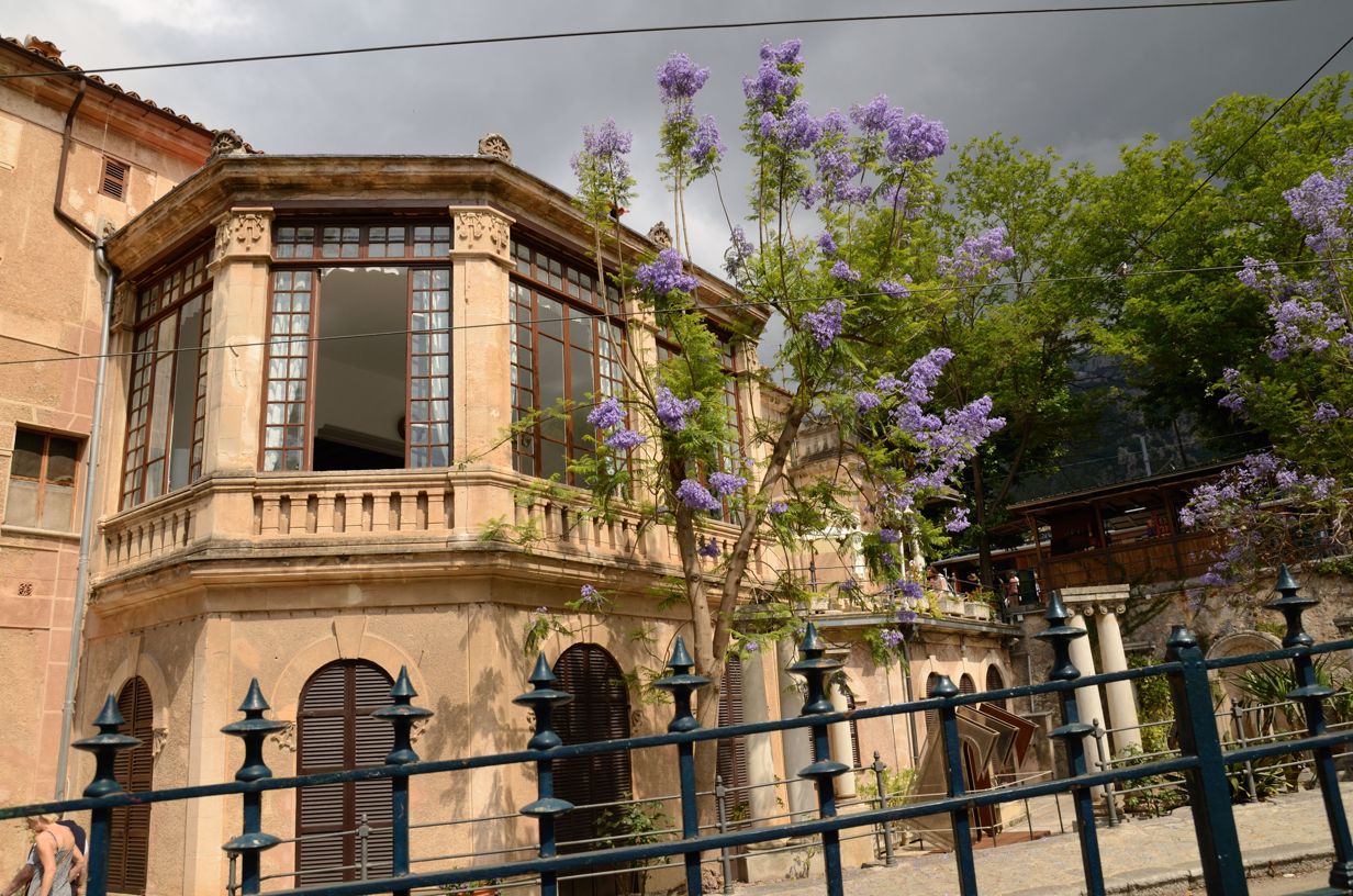 House at Sóller train station