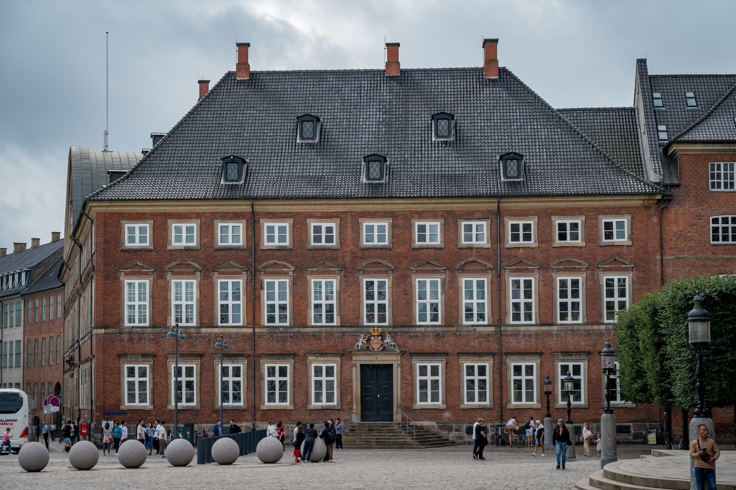 Kancellibygningen - The red building