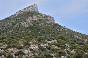 Highest peek of the uninhabited rocky island sa Dragonera off the coast of Mallorca. Also called Puig des Far Vell.