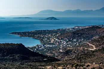 View over the valley of Eleonas, an uninhabited plateau on the island of Aegina, to the north-west over the bay of Marathonas. In the background, the Saronic Gulf with the small uninhabited islands of Agios Ioannis and Ypsili (Υψηλή) or Psili (Ψηλή).