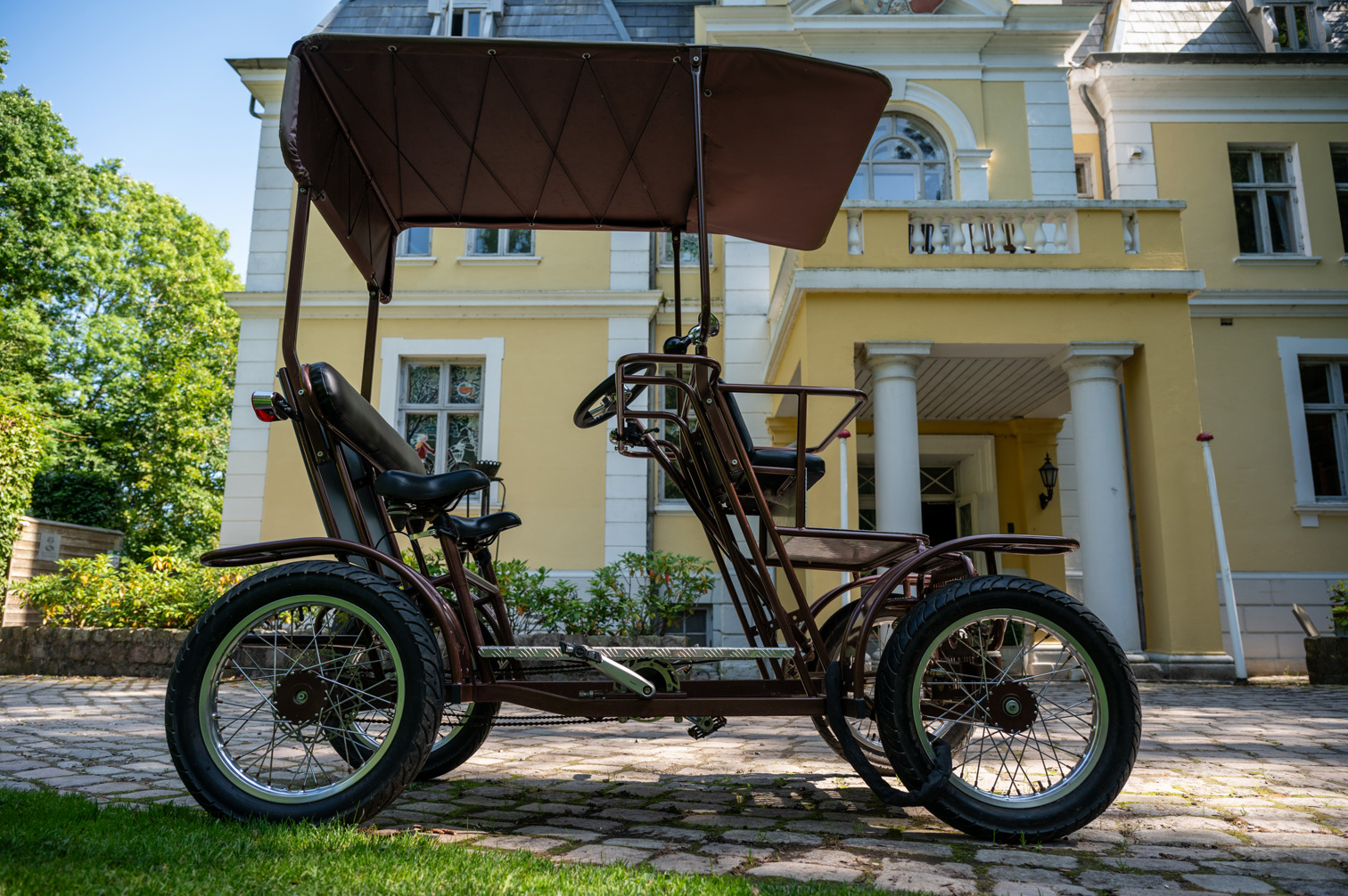 Quadricycle for 2 persons with top