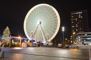 Rotating Ferris wheel at Night