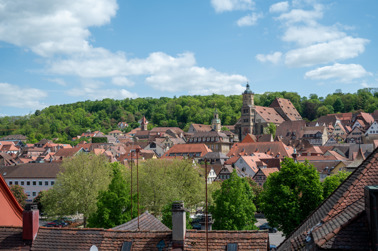 View from the Kunsthalle Würth in the direction of the market place of Schwäbisch Hall with the church of St. Michael