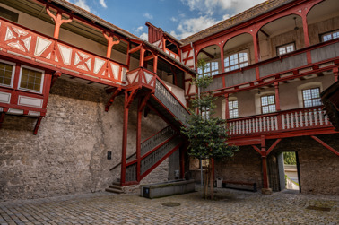 A half-timbered building with a courtyard, the Schwarzer Hof was an aristocratic palace.