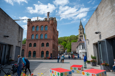 Square at Kunsthalle Würth with the brewhouse and St. Katharinas Church in the background