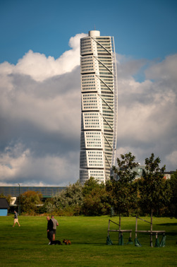 The Turning Torso in Malmö is a twisted skyscraper and, at 193 meters high, is the second tallest building in Sweden. It was built in 2005 by the architect Santiago Calatrava.