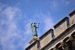 Statue on the Catedral de Mallorca