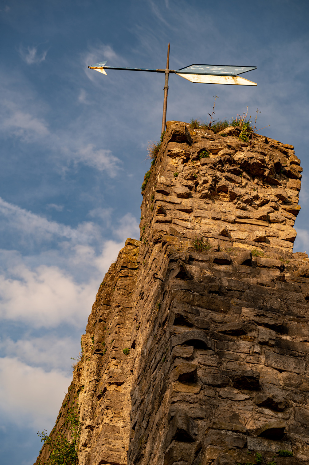 Weather flag at Lichteneck castle ruins